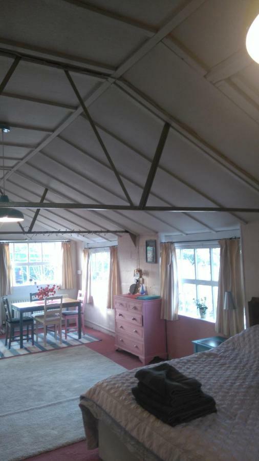 The Cabin At Pear Tree Farm Meare Екстериор снимка